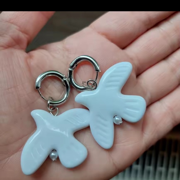 Round Ear Hoop White Peace Dove Earrings Jewelry - Picture 10 of 14